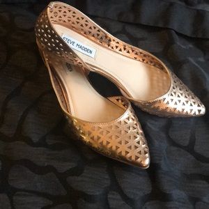 Brand new Steve Madden rose gold flats